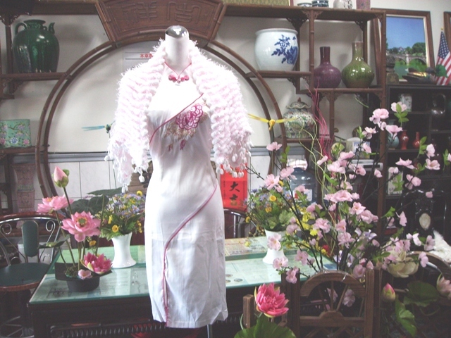 旗袍-31-粉牡丹旗袍(粉球披肩)
